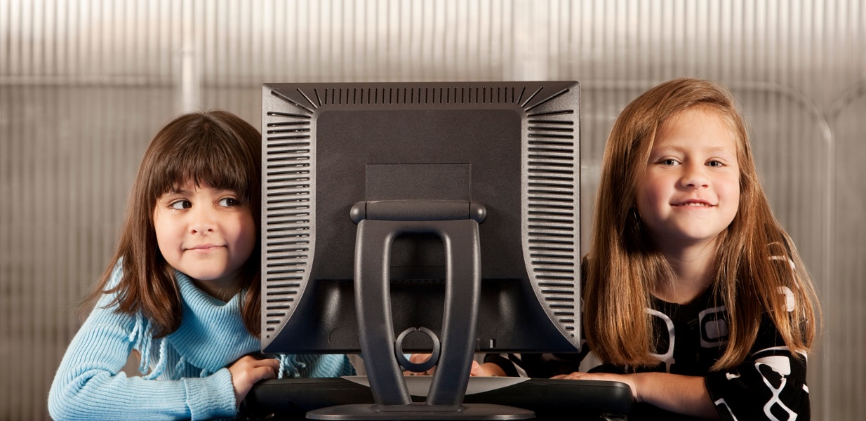 Culturally-responsive teaching for supporting positive computer science identities among Latinx girls banner
